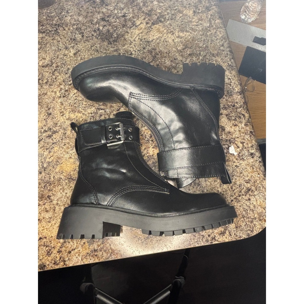 Frye and Co Gibson Front Zip Black Moto Ankle Boots Lug Sole Buckle 6M New